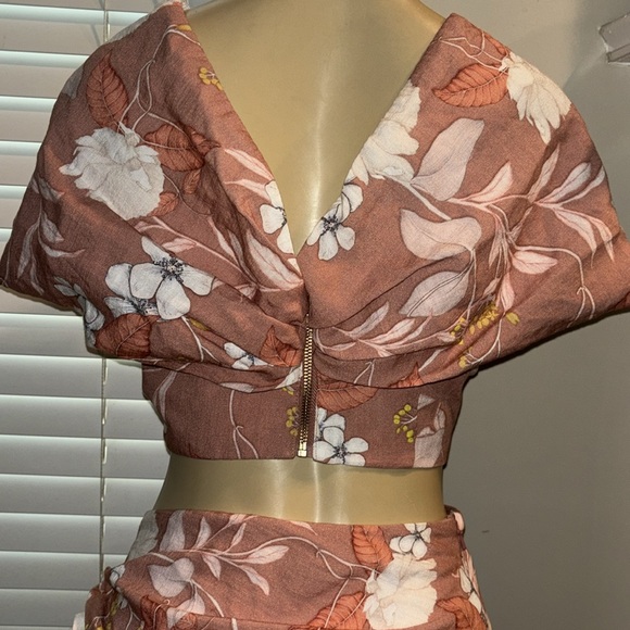 ASOS EDITION twist front off shoulder top and skirt in linen
floral print. - Picture 9 of 14